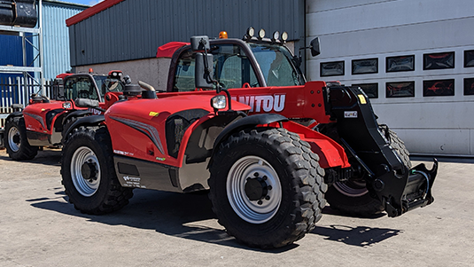 UV3890_MANITOU_MLT735T-120LSUPS_FRONT_RHS_WEB