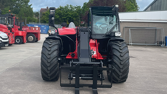UV3917_MANITOU_MLT635-130PS+_FRONT_WEB